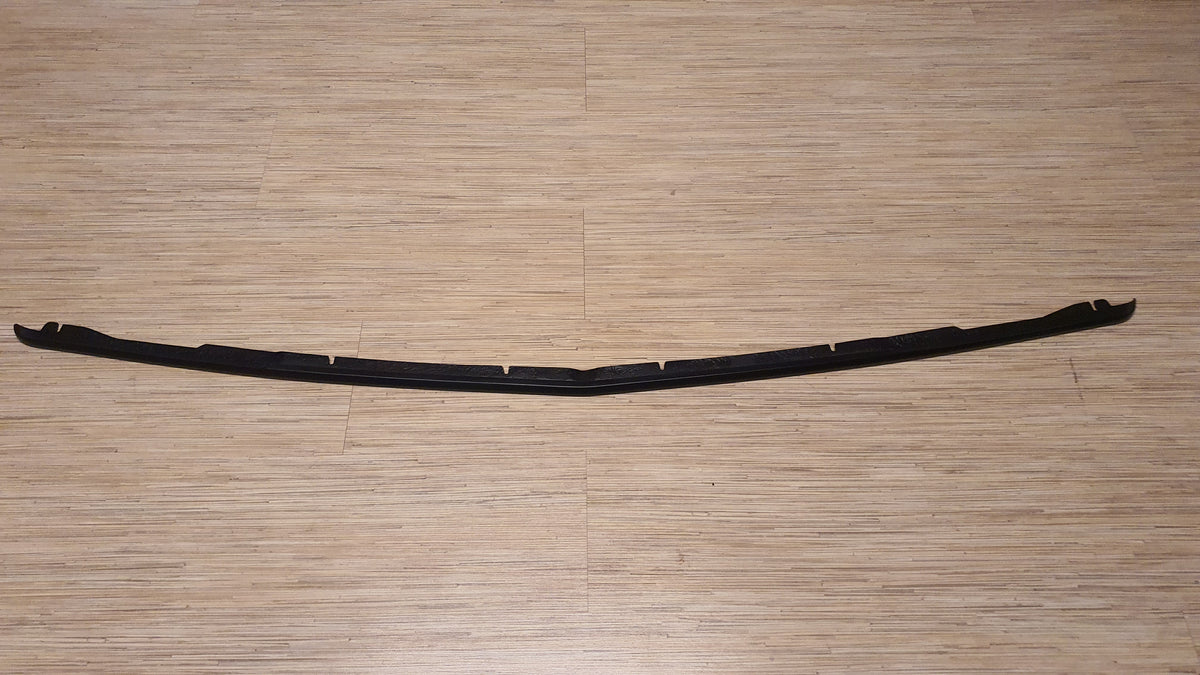 Opel Manta B Listwa między zderzak a lampy pod grill